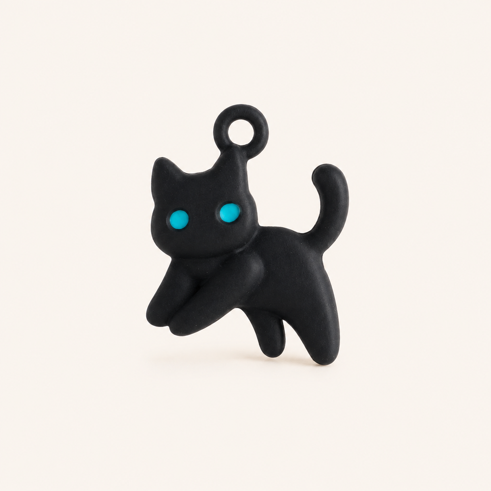 BLUE-EYED CAT CHARM