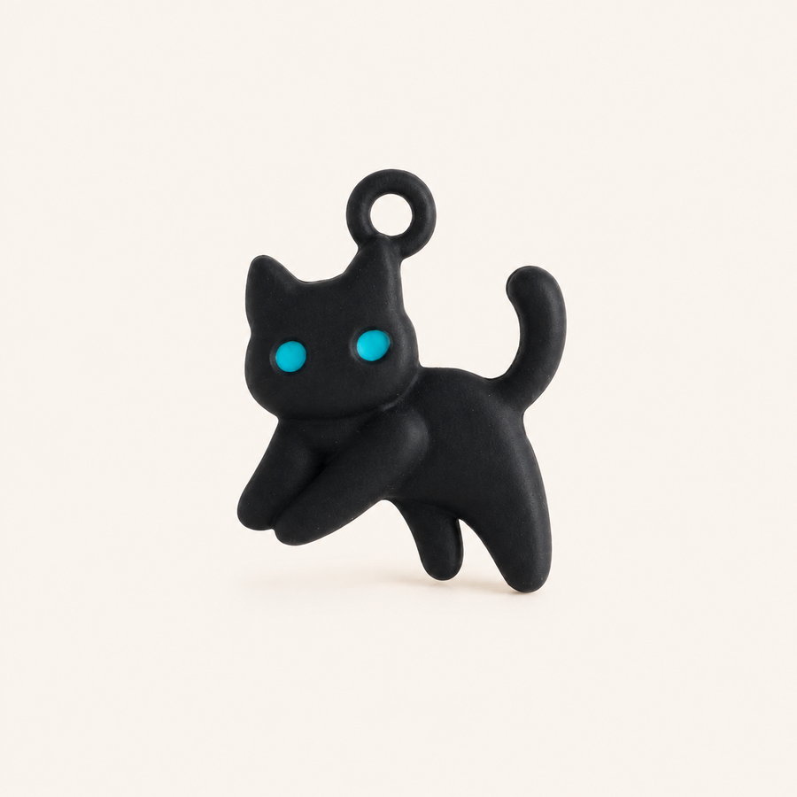 BLUE-EYED CAT CHARM
